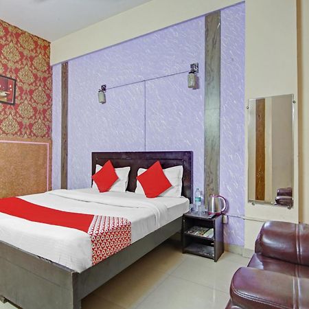 Hotel O Glorious Stayz Noida Ngoại thất bức ảnh