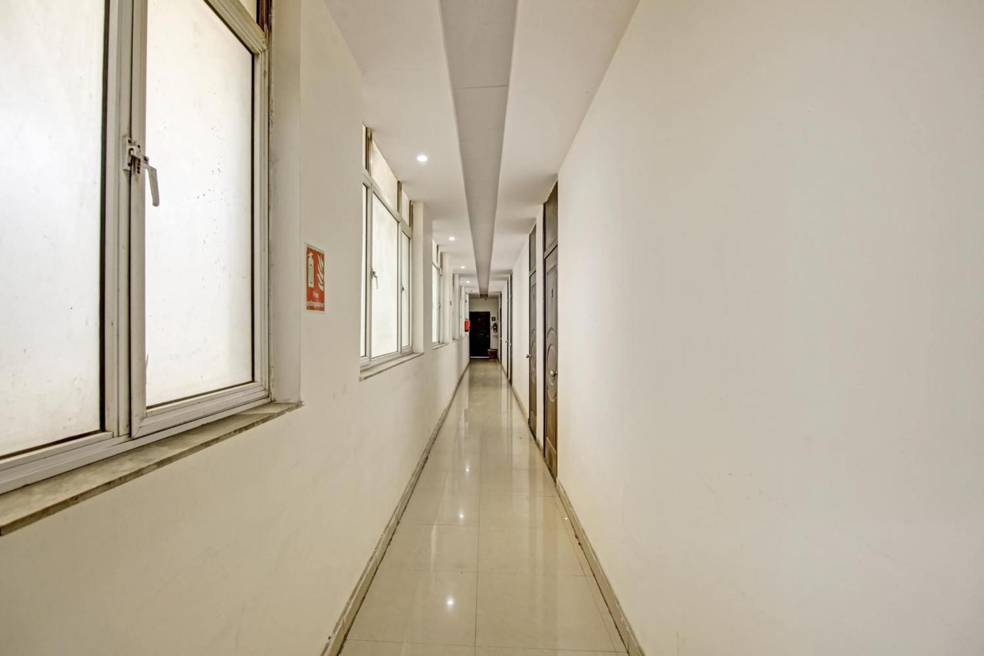 Hotel O Glorious Stayz Noida Ngoại thất bức ảnh